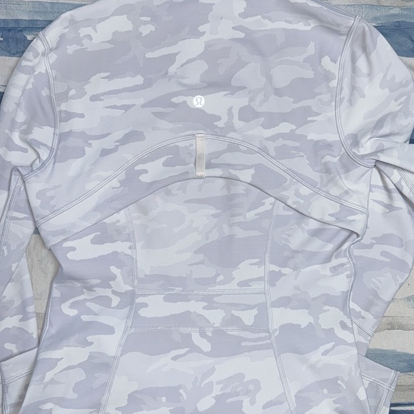 Lululemon Define Jacket *Luxtreme
Incognito Camo Jacquard Alpine White Starlight - Picture 5 of 6